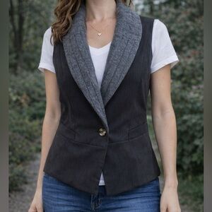 Preloved Handcut Wool Blend Vest Size 8 Gray Knit Collar Tie Back Canada